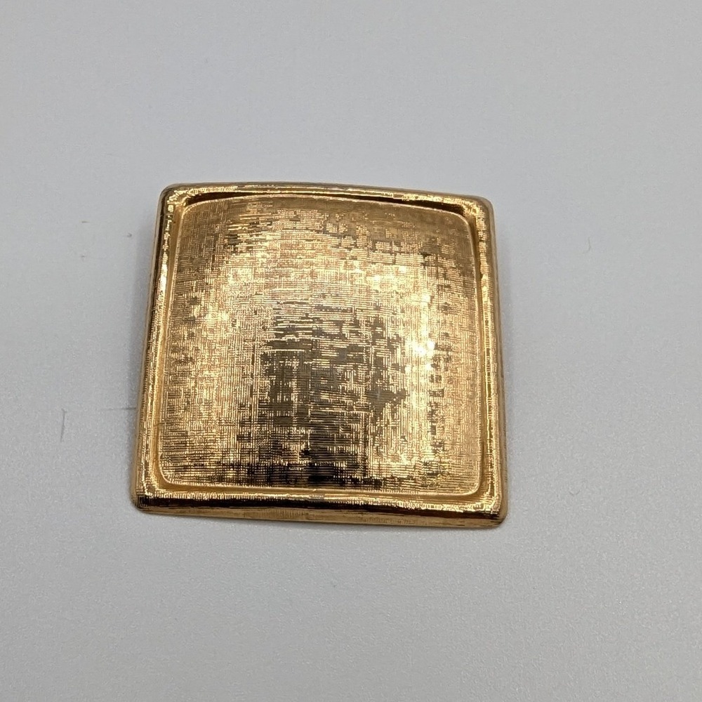 Linda Levinson Vintage Gold Tone Textured Square Scarf Clip Signed Designer
